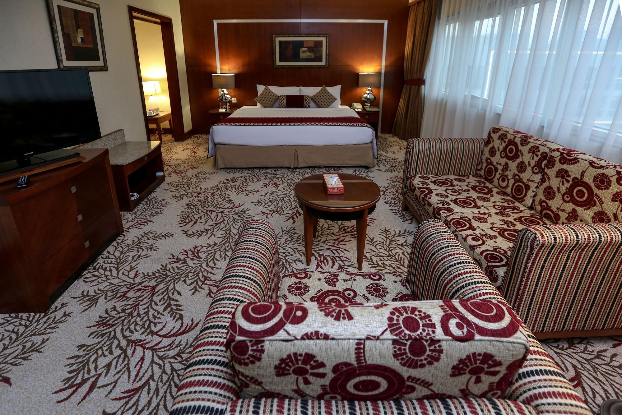 Ramee Royal Hotel Дубай Екстериор снимка