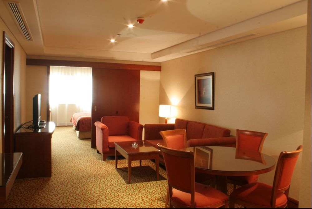 Ramee Royal Hotel Дубай Стая снимка